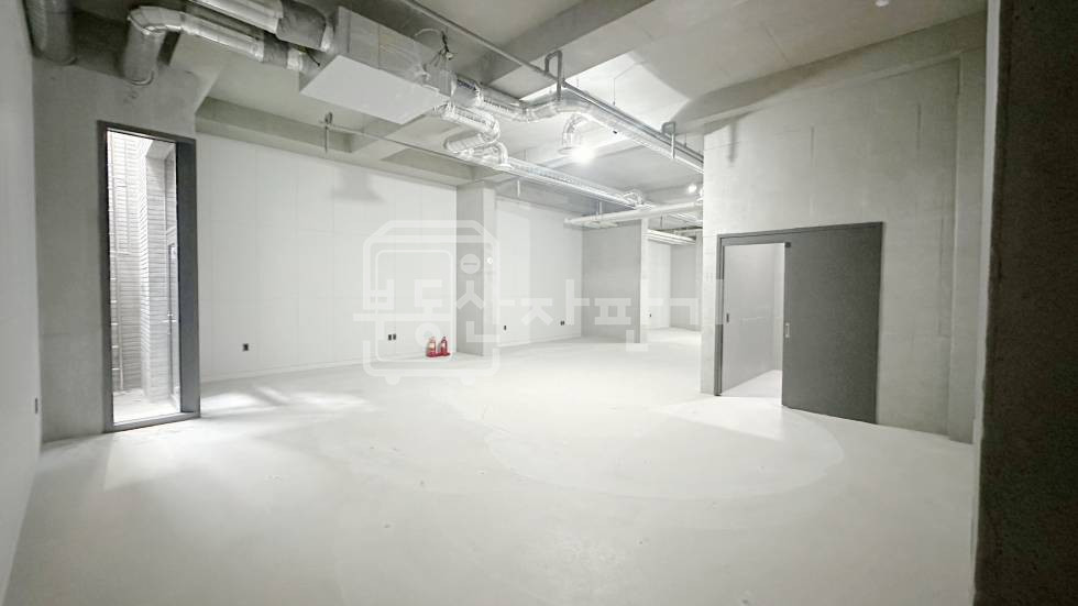 서울 강남구 역삼동 무권리,신논현역 2분,초역세권, 지하 1층 임대 월세 매물번호 35492 사진 2