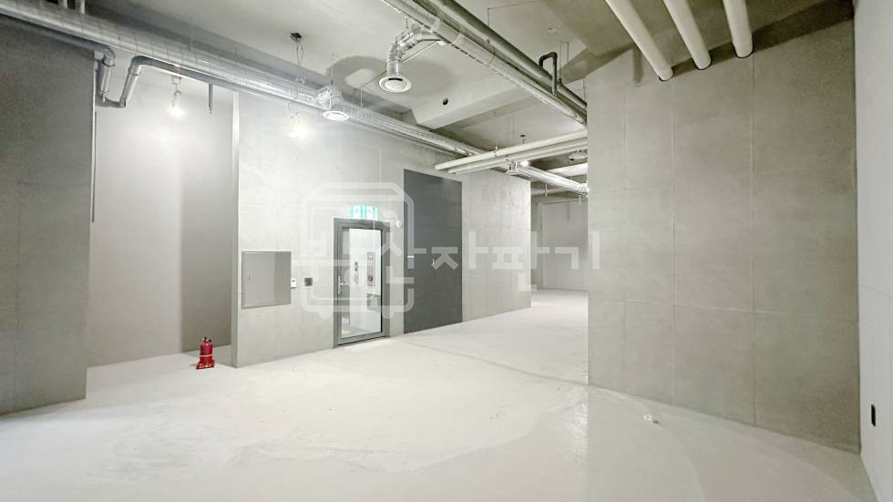 서울 강남구 역삼동 무권리,신논현역 2분,초역세권, 지하 1층 임대 월세 매물번호 35492 사진 3