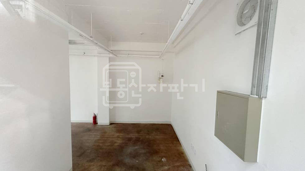 서울 강남구 논현동 무권리, 언주역 2분, 초역세권, 코너건물 1층 임대 월세 매물번호 33726 사진 3