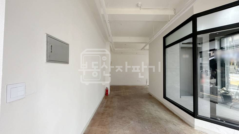 서울 강남구 논현동 무권리, 언주역 2분, 초역세권, 코너건물 1층 임대 월세 매물번호 33726 사진 4