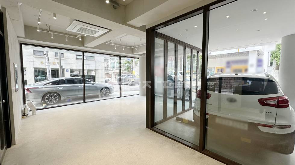 서울 강남구 신사동 무권리, 압구정역 7분, 역세권, 1층 임대 월세 매물번호 33678 사진 2
