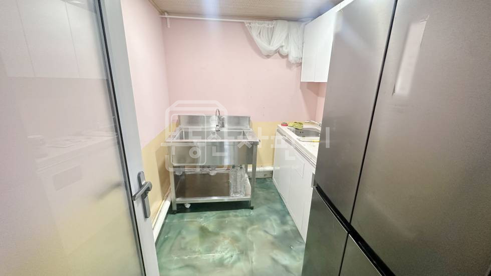 서울 강남구 논현동 신사역 3분,초역세권, 지하 1층 임대 월세 매물번호 30935 사진 2