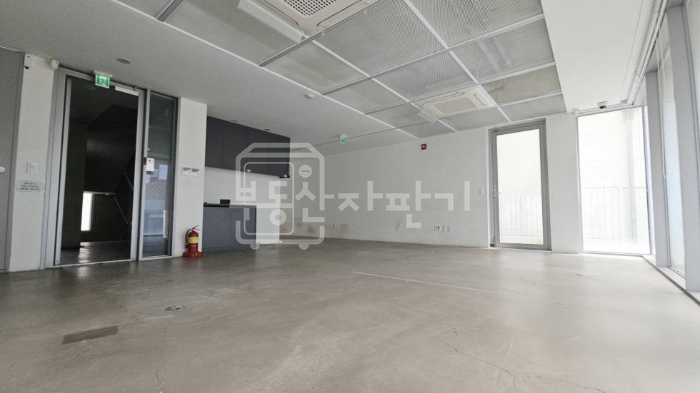 서울 서초구 서초동 무권리, 교대역 도보 7분, 역세권, 이면도로, 3층 임대 월세 매물번호 35421 사진 4