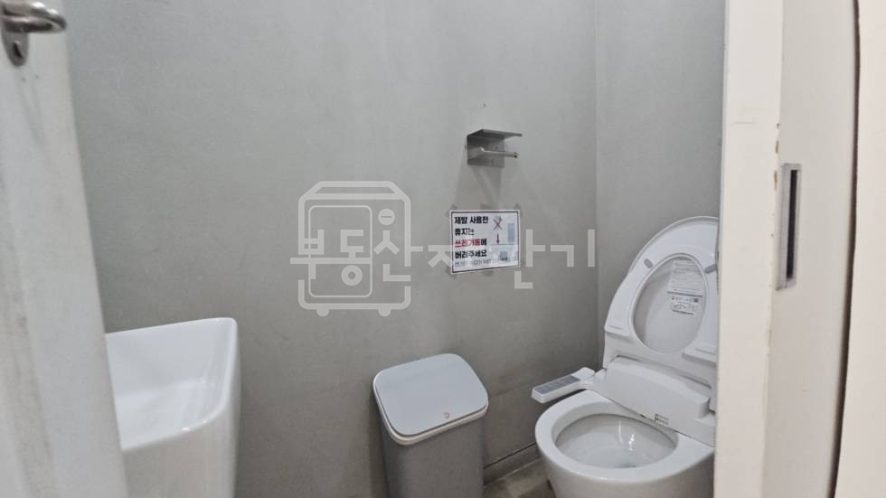 서울 서초구 서초동 무권리, 교대역 도보 7분, 역세권, 이면도로, 2층 임대 월세 매물번호 35419 사진 8