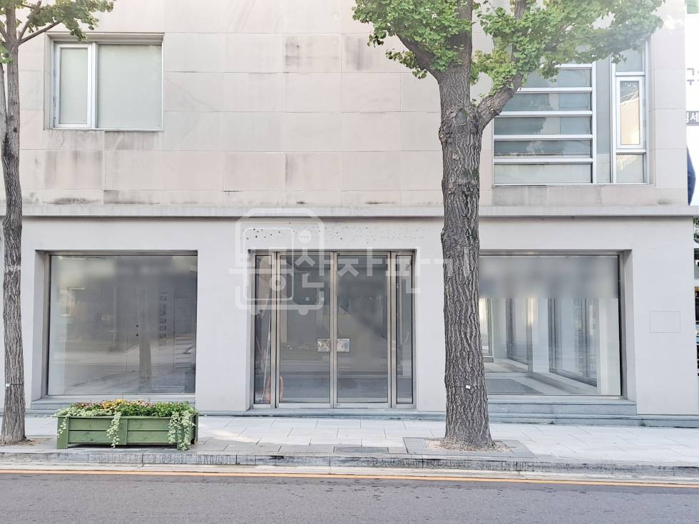 서울 강남구 신사동 무권리, 신사역 도보 9분, 가로수길, 대로변, 1층~2층 월세 매물번호 35490 사진 2