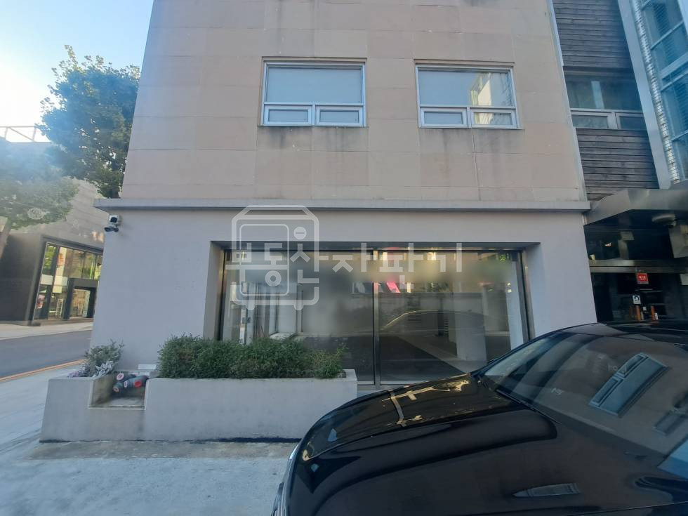 서울 강남구 신사동 무권리, 신사역 도보 9분, 가로수길, 대로변, 1층~2층 월세 매물번호 35490 사진 4