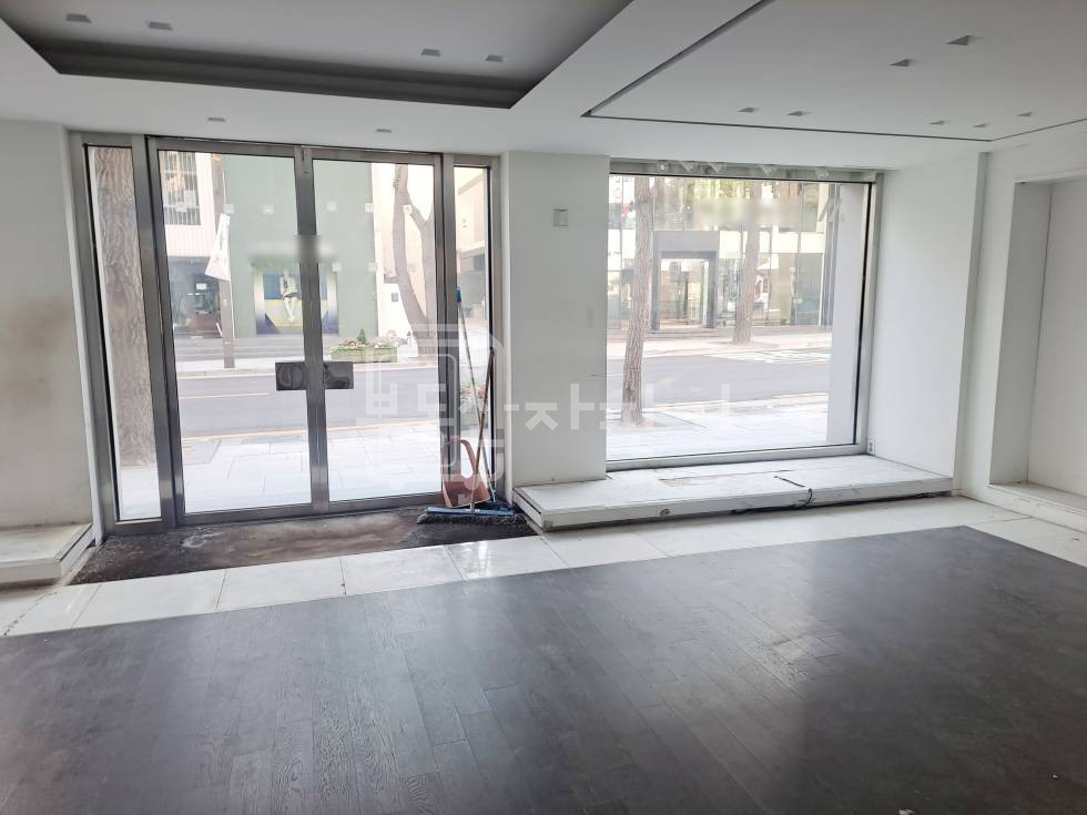 서울 강남구 신사동 무권리, 신사역 도보 9분, 가로수길, 대로변, 1층~2층 월세 매물번호 35490 사진 6