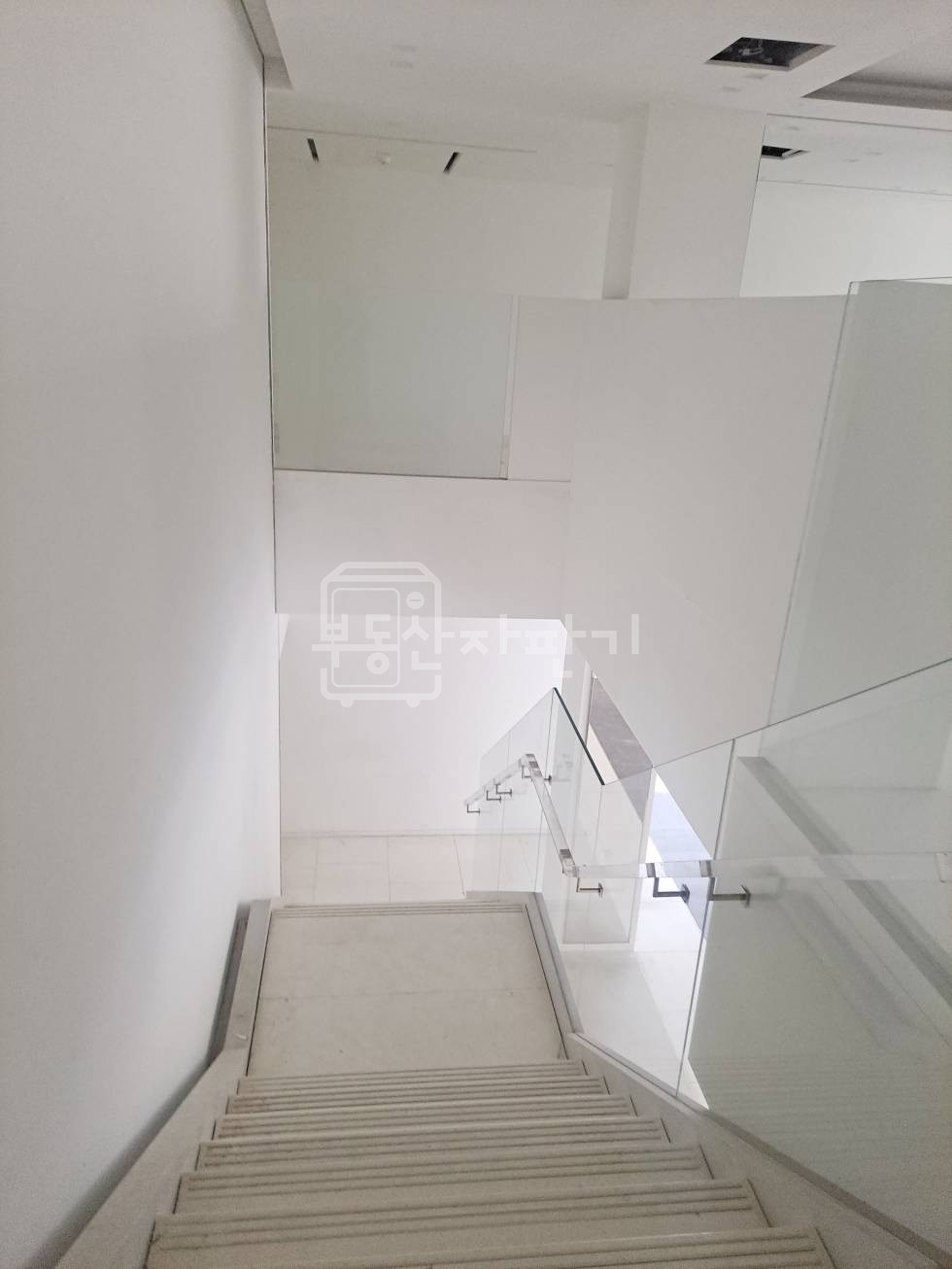 서울 강남구 신사동 무권리, 신사역 도보 9분, 가로수길, 대로변, 1층~2층 월세 매물번호 35490 사진 15
