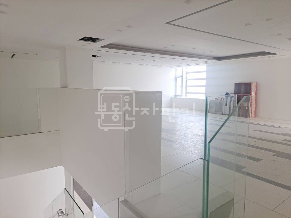 서울 강남구 신사동 무권리, 신사역 도보 9분, 가로수길, 대로변, 1층~2층 월세 매물번호 35490 사진 17