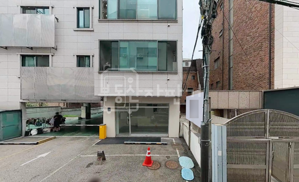 서울 강남구 논현동 무권리, 초역세권, 논현역 3분, 1층 임대 월세 매물번호 35839 사진 1