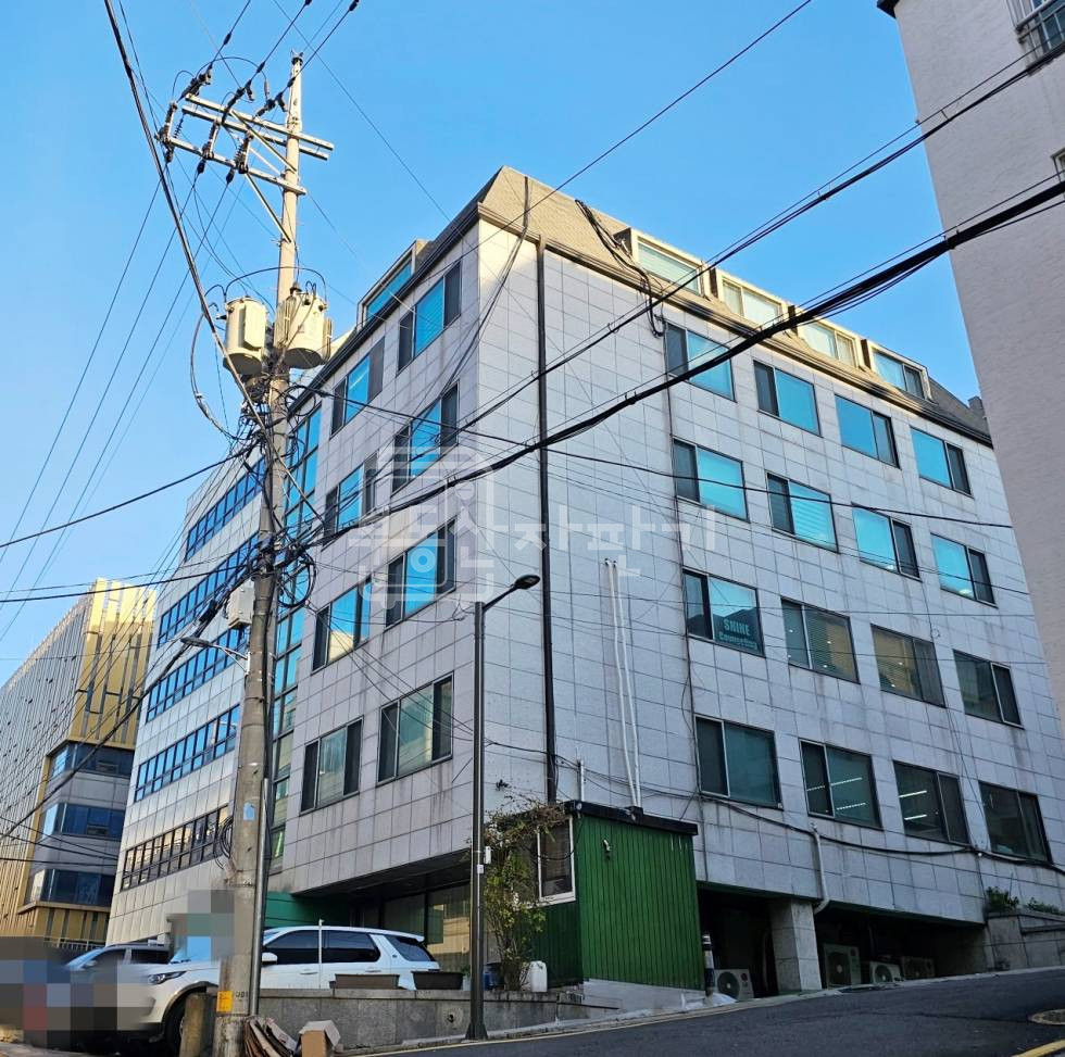 서울 강남구 논현동 무권리, 신사역 8분, 역세권, 5층 임대 월세 매물번호 29570 사진 1