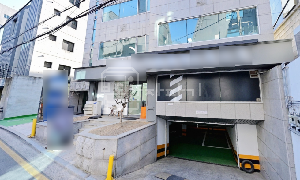 서울 강남구 논현동 신사역 도보 2분, 초역세권, 이면도로, 1층 임대 월세 매물번호 35102 사진 1