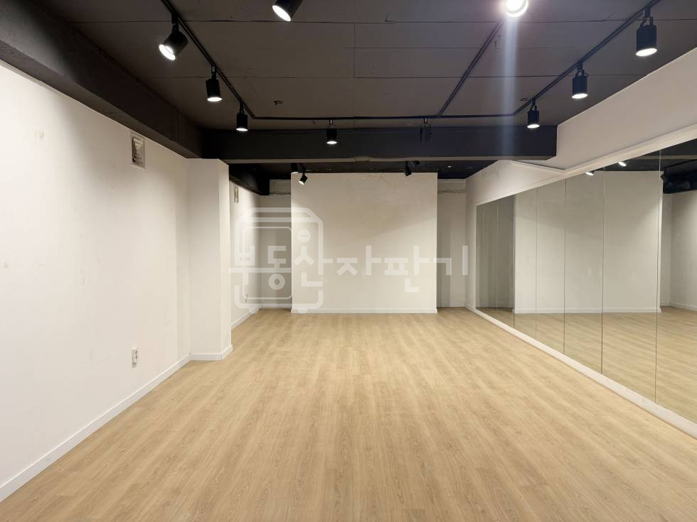 서울 서초구 잠원동 무권리, 신사역 4분, 역세권, 지하1층 임대 월세 매물번호 32091 사진 1