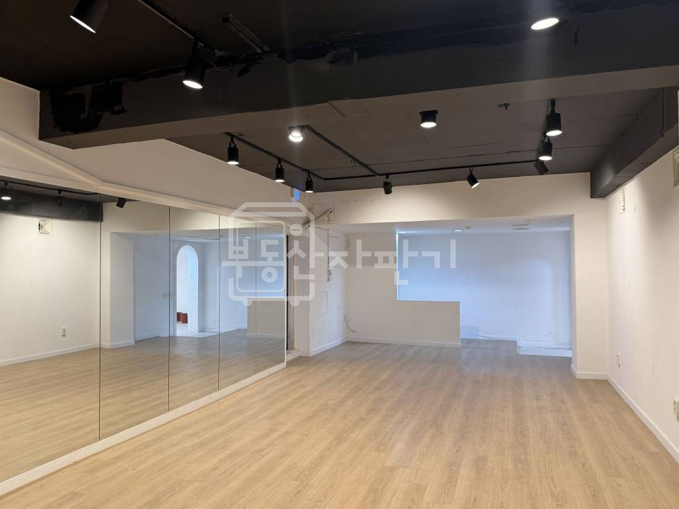 서울 서초구 잠원동 무권리, 신사역 4분, 역세권, 지하1층 임대 월세 매물번호 32091 사진 3