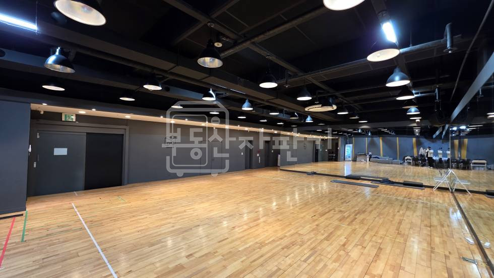 서울 강남구 논현동 무권리, 더블역세권, 안무연습실, 대로변 , 코너건물, 지하1층, 임대 월세 매물번호 33054 사진 3