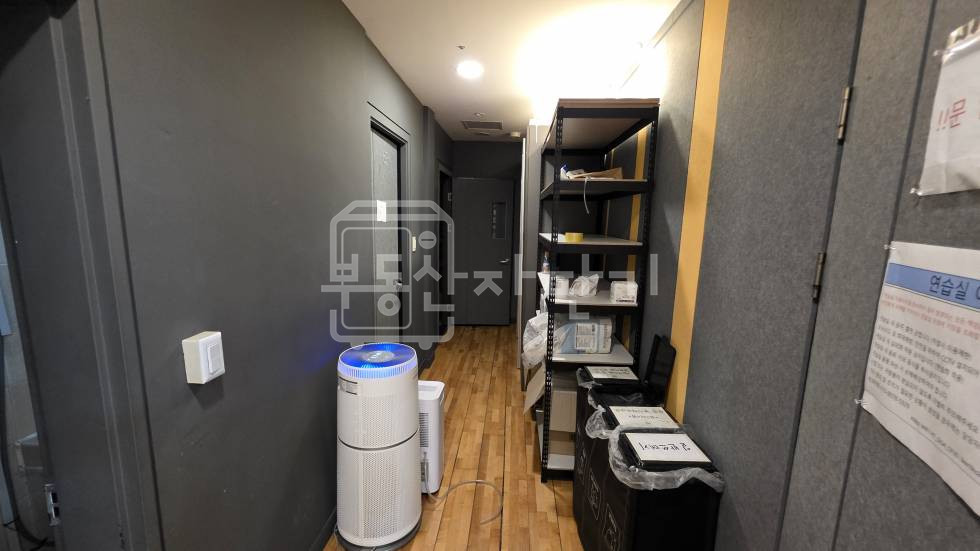서울 강남구 논현동 무권리, 더블역세권, 안무연습실, 대로변 , 코너건물, 지하1층, 임대 월세 매물번호 33054 사진 6