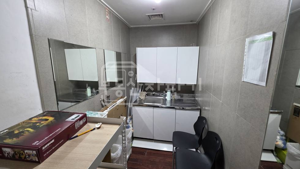 서울 강남구 논현동 무권리, 더블역세권, 안무연습실, 대로변 , 코너건물, 지하1층, 임대 월세 매물번호 33054 사진 7