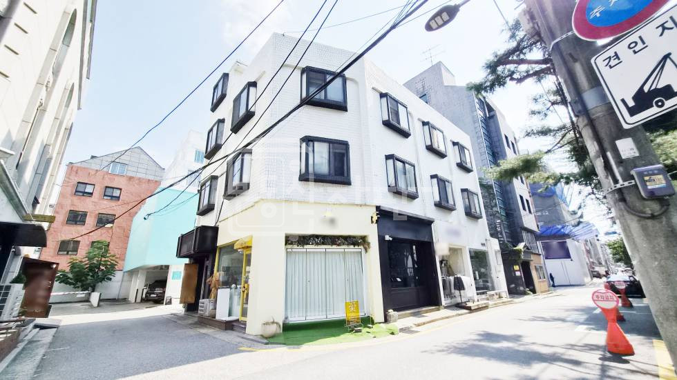 서울 강남구 신사동 압구정역 7분, 공원뷰 1층 임대 월세 매물번호 35972 사진 1