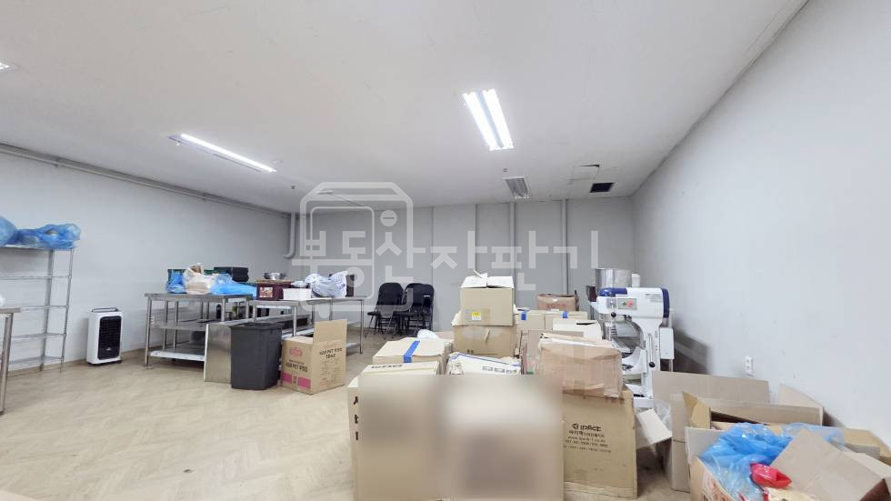 서울 서초구 반포동 무권리 논현역 도보 1분 초역세권, 지하 1층 임대 월세 매물번호 35938 사진 1