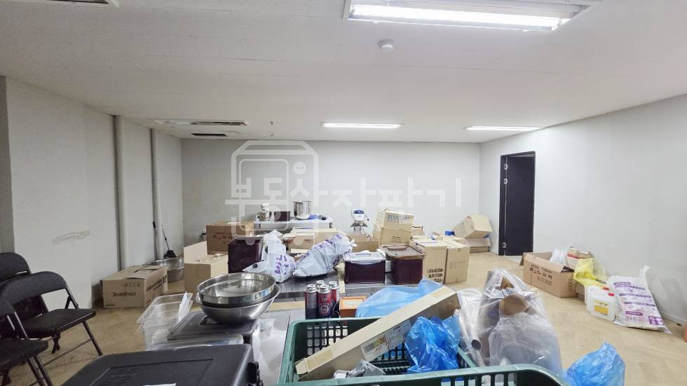 서울 서초구 반포동 무권리 논현역 도보 1분 초역세권, 지하 1층 임대 월세 매물번호 35938 사진 2