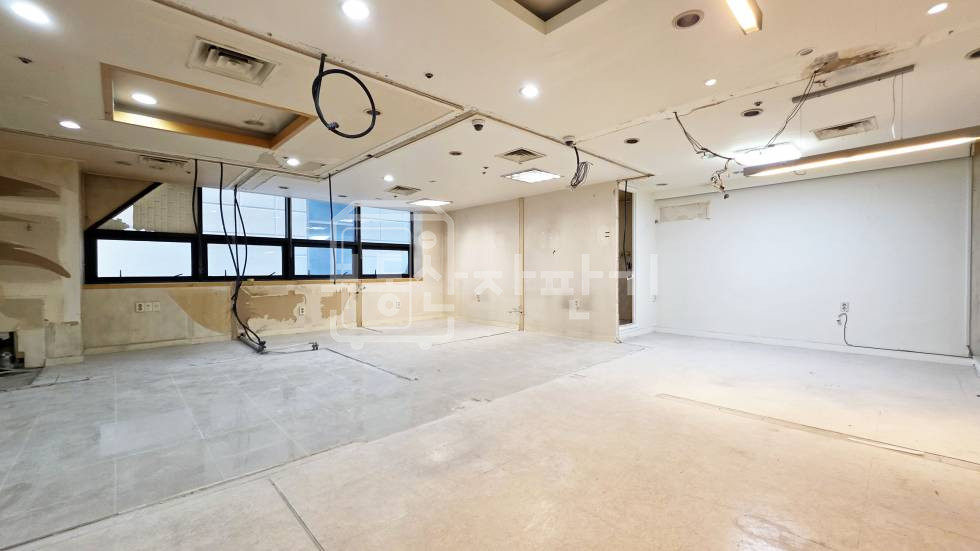 서울 강남구 역삼동 무권리, 역삼역 3분, 신일유토빌 단지내 상가 2층 임대 월세 매물번호 35750 사진 2