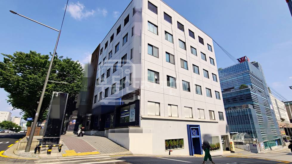 서울 강남구 논현동 무권리, 논현역 도보 2분거리 초역세권, 대로변 상가 월세 매물번호 35978 사진 1