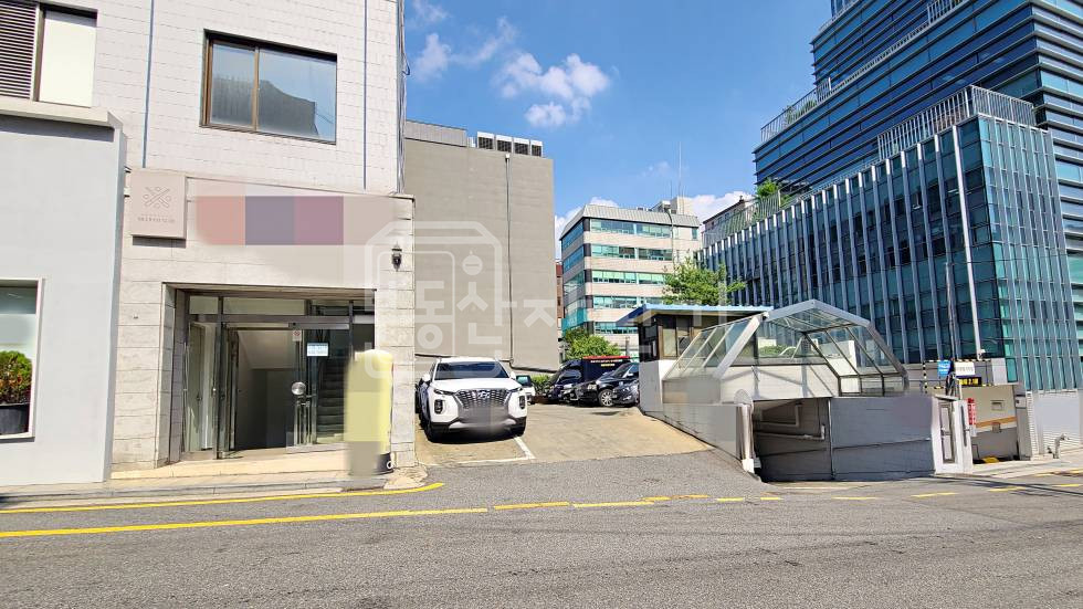 서울 강남구 논현동 무권리, 논현역 도보 2분거리 초역세권, 대로변 상가 월세 매물번호 35978 사진 4