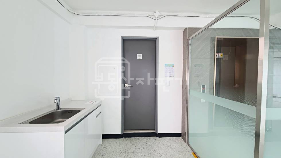 서울 서초구 잠원동 무권리, 신사역 3분, 초역세권 임대 월세 매물번호 33060 사진 4