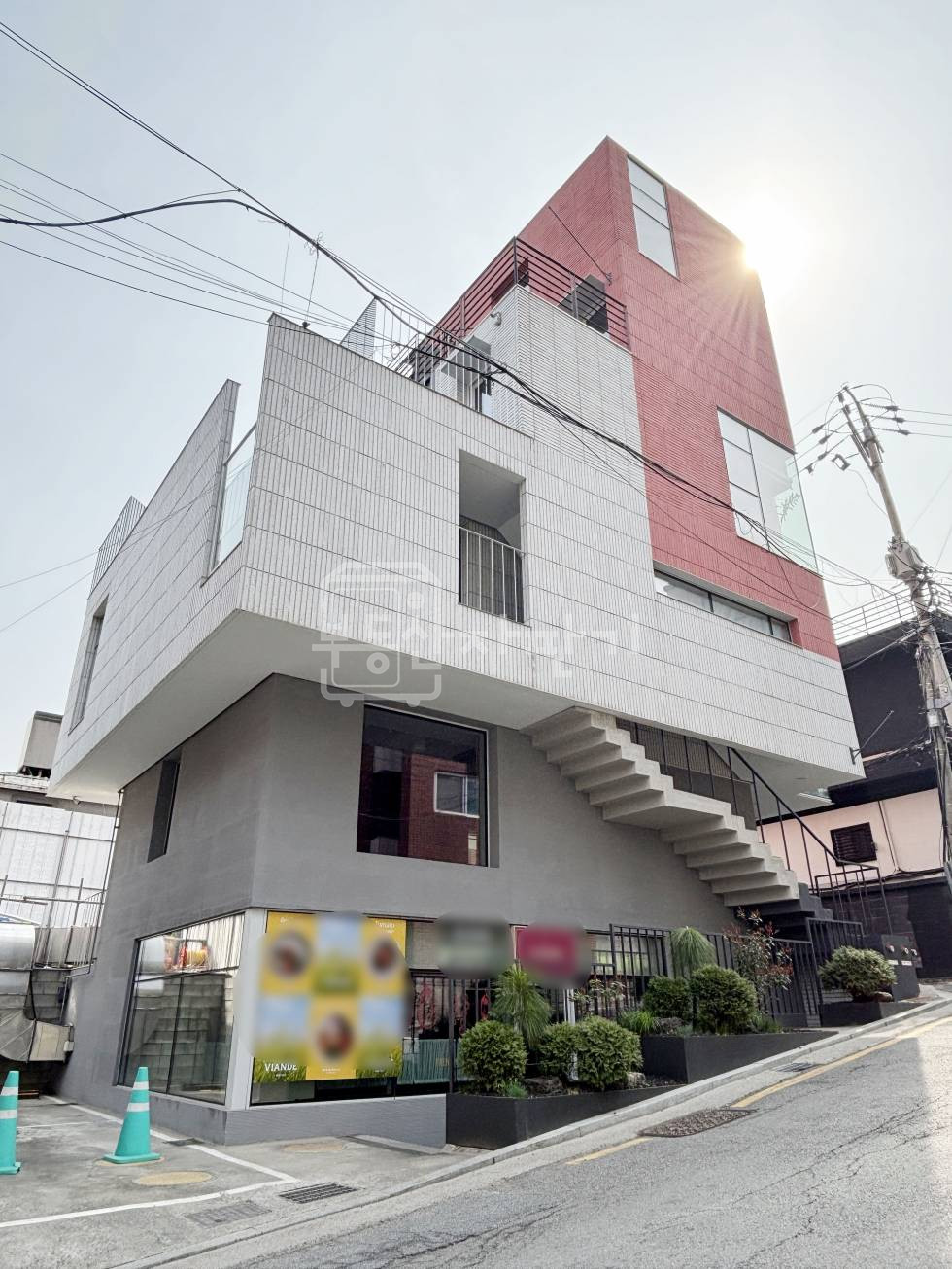 서울 강남구 논현동 무권리, 7호선 학동역 7분, 역세권, 1층 임대 월세 매물번호 35260 사진 1