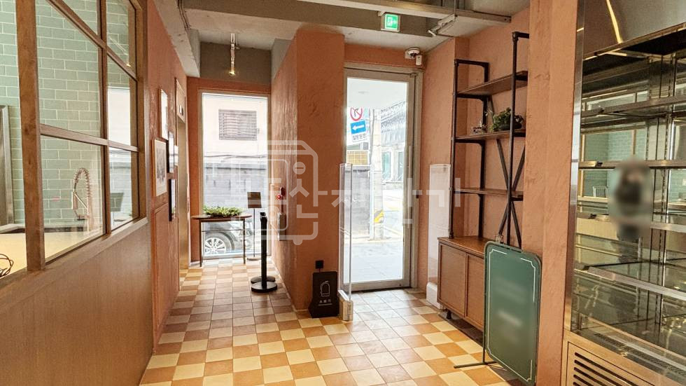 서울 강남구 논현동 무권리, 7호선 학동역 7분, 역세권, 1층 임대 월세 매물번호 35260 사진 3