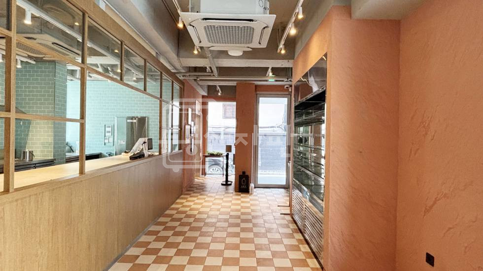 서울 강남구 논현동 무권리, 7호선 학동역 7분, 역세권, 1층 임대 월세 매물번호 35260 사진 8
