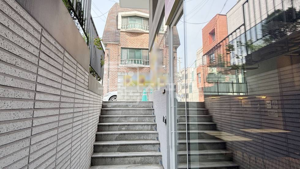 서울 강남구 논현동 무권리, 7호선 학동역 7분, 역세권, 3층 임대 월세 매물번호 35255 사진 13
