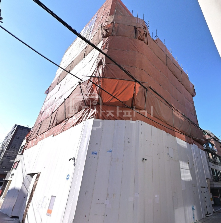 서울 강남구 논현동 무권리, 논현역 도보 6분, 역세권, 4층 임대 월세 매물번호 32910 사진 1