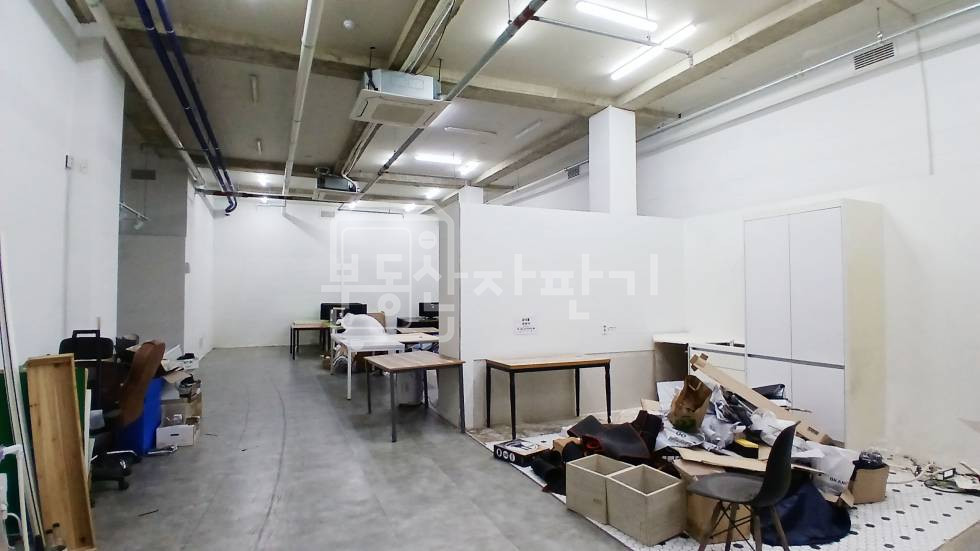 서울 서초구 서초동 서초역 7분, 역세권, 교대입구 삼거리 인근, 약4M층고 월세 매물번호 35751 사진 2