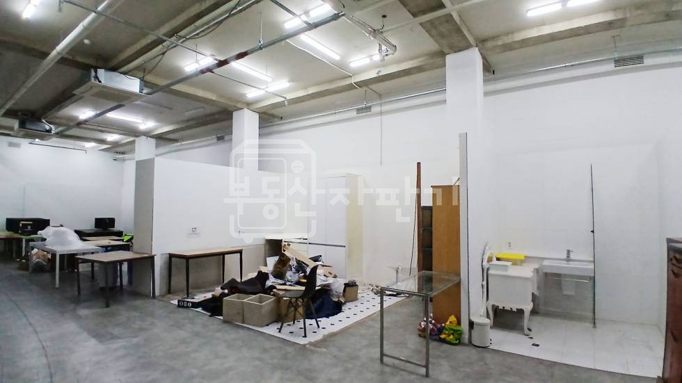 서울 서초구 서초동 서초역 7분, 역세권, 교대입구 삼거리 인근, 약4M층고 월세 매물번호 35751 사진 3