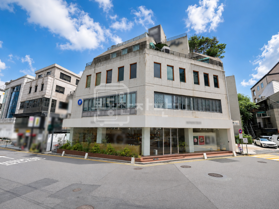 서울 강남구 신사동 층고높음, 세로수길 노출좋은 코너건물, 2층 임대 월세 매물번호 35162 사진 1