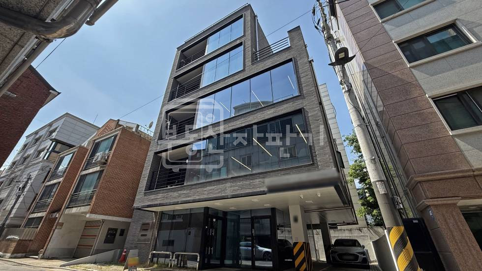 서울 서초구 방배동 반포세무서 인근, 지하1층~지상1층 연층임대 월세 매물번호 34224 사진 1