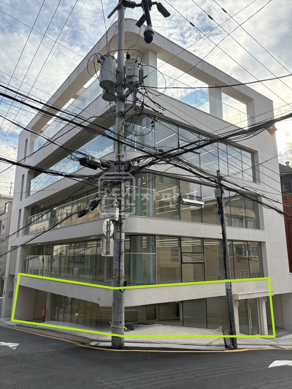 서울 강남구 논현동 논현초 인근, 지하1층(외관상1층) 임대 월세 매물번호 33876 사진 2