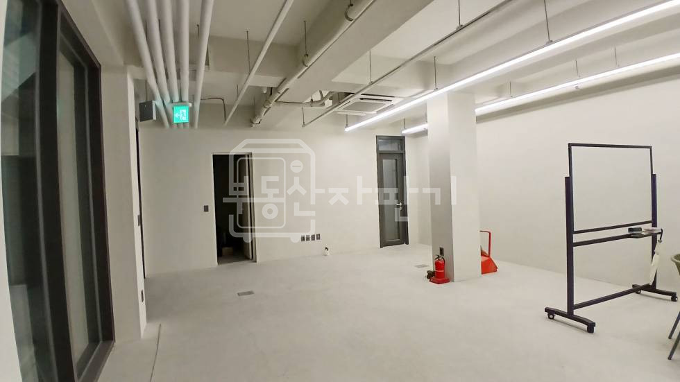 서울 서초구 양재동 무권리, 양재역 7분, 역세권, 지하1층 임대 월세 매물번호 35695 사진 2